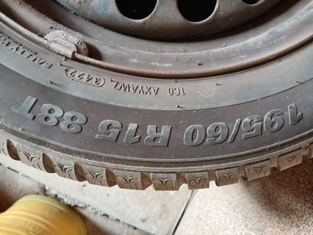 Kumho tli gumi garnitra elad