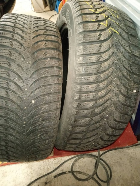 Kumho tligumi 2 darab 215/55/16