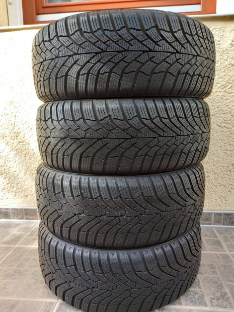 Kumho wintercraft WP52, 205/45 R17 88V téli gumiszett