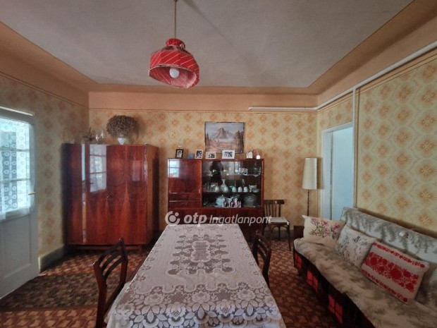 Kunhegyesi 118 nm-es h�z elad�