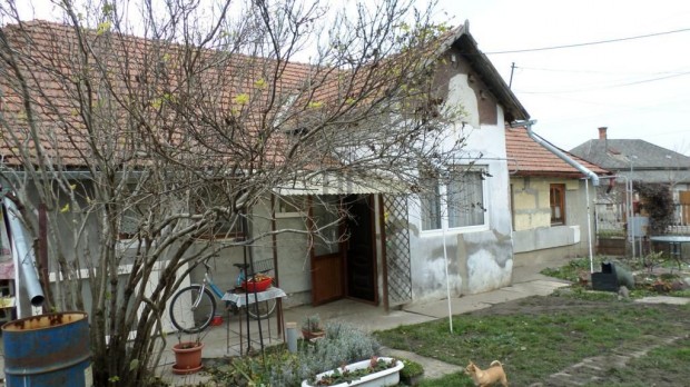 Kunhegyesi 97 nm-es ház eladó