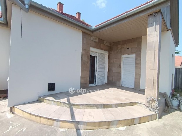 Kunhegyesi elad� 118 nm-es h�z