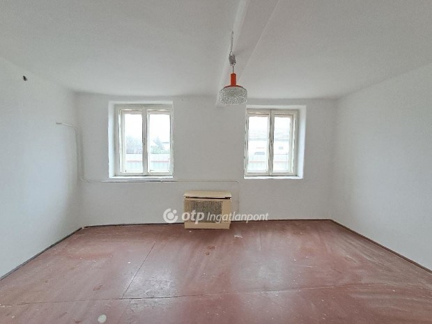 Kunhegyesi elad� 61 nm-es h�z