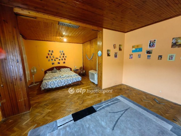 Kunhegyesi elad� 77 nm-es h�z