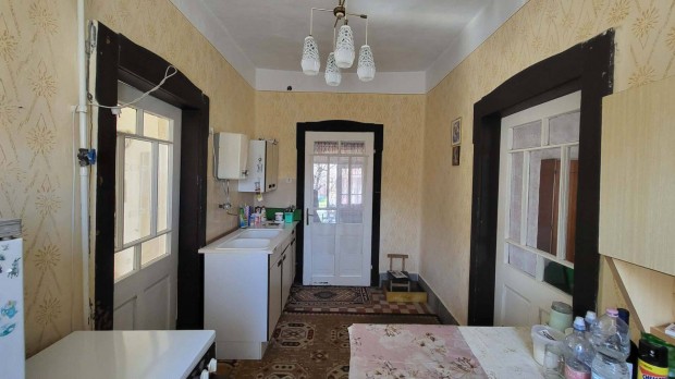 Kunsz�ll�son csal�di h�z elad�