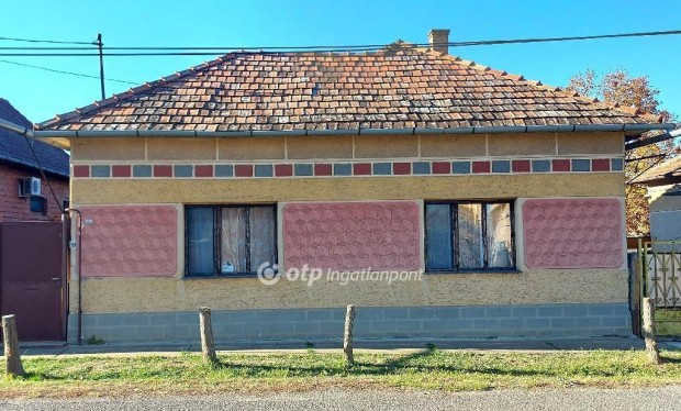 Kunszentm�rtoni elad� 103 nm-es h�z