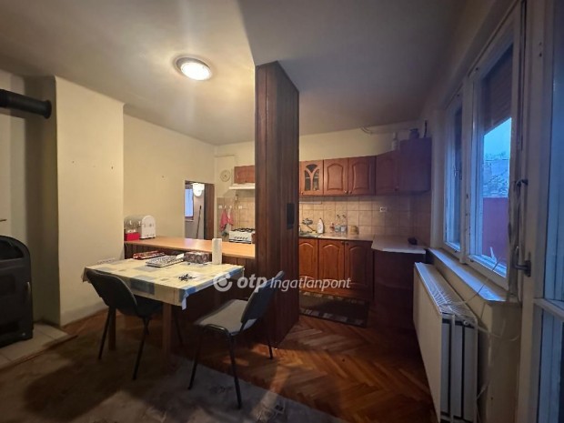 Kunszentm�rtoni elad� 93 nm-es lak�s