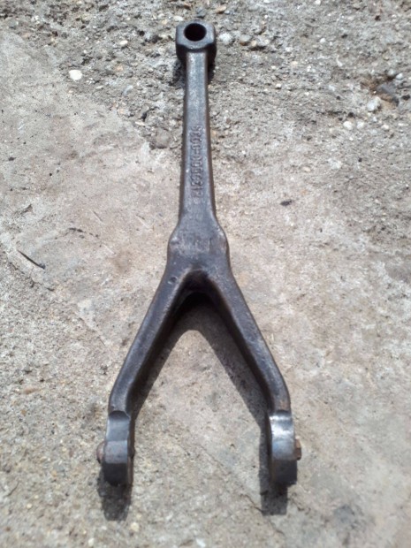 Kuplung kiemel� villa elad�