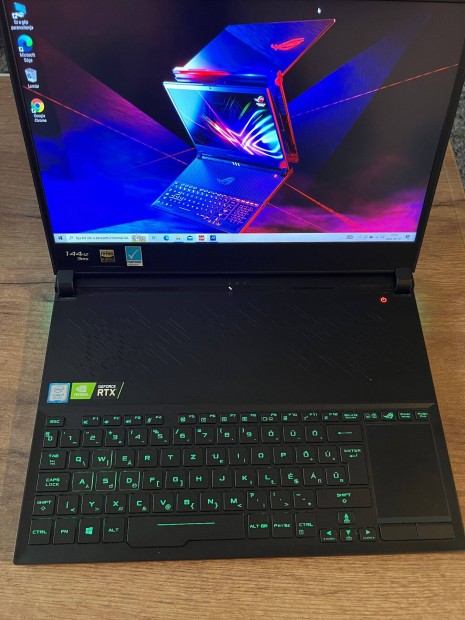 Kurizum! Asus Zephyrus Gamer Laptop 144Hz i7 8750H 24GB Rtx 2070 8GB!