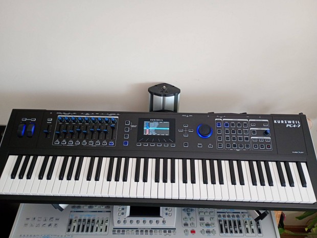 Kurzweil PC 4 - 7 szintetizátor