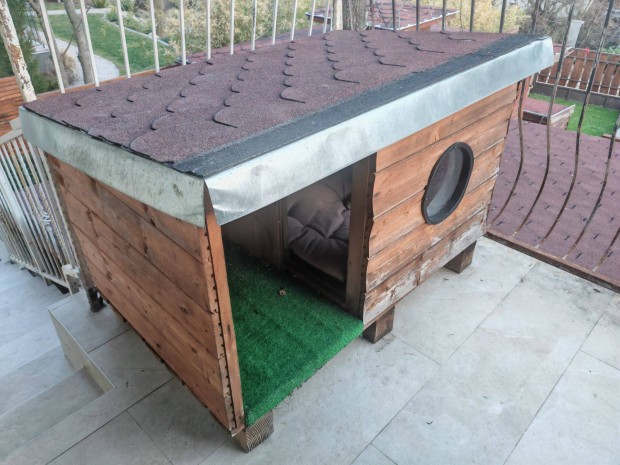 Kutyah�z (Ablakkal �s el�szob�val ig�nyes kuty�nak)