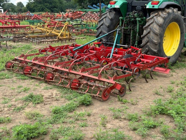 Kverneland 3,6m-es hidraulikusan csukható kombinátor MTZ kategória