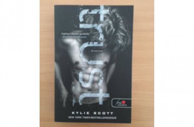 Kylie Scott: Bizalom (Trust) cm knyv