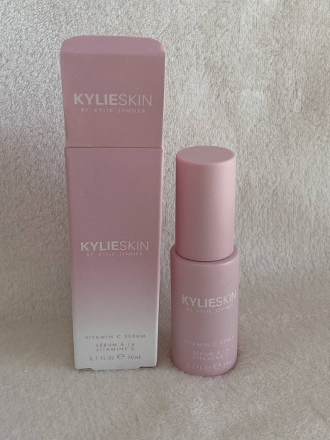 Kylie skin by Kylie Jenner vitamin C szrum