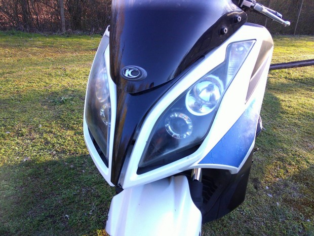 Kymco Downtown 125-s robogrl :fejidom lmpkkal csak egyben