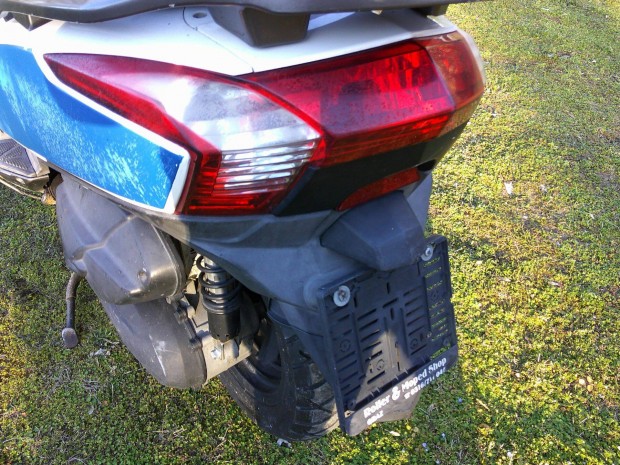 Kymco Downtown 300-as motorhibás robogó bontott alkatrészei