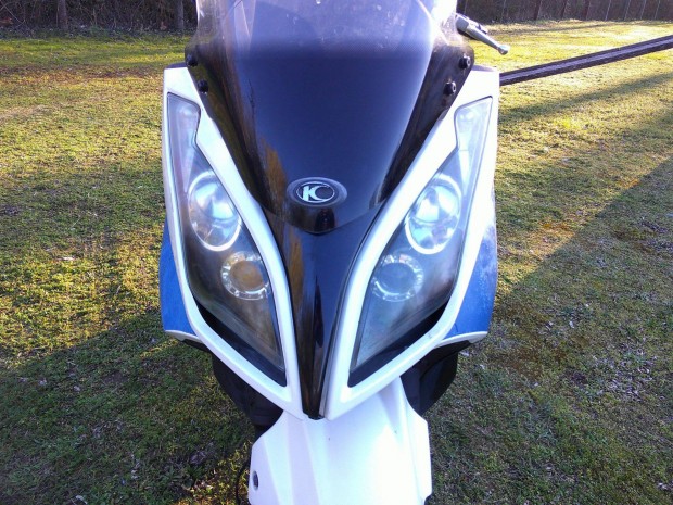 Kymco Downtown 300-as robogrl : komplett fejidom csak egyben