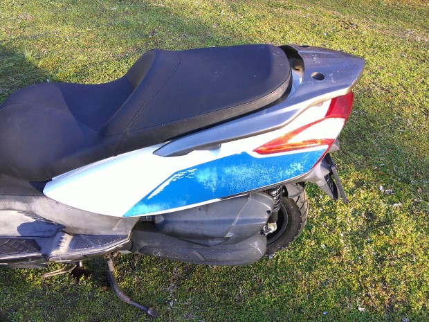 Kymco Downtown 300-as robogrl:hts kapaszkod elad
