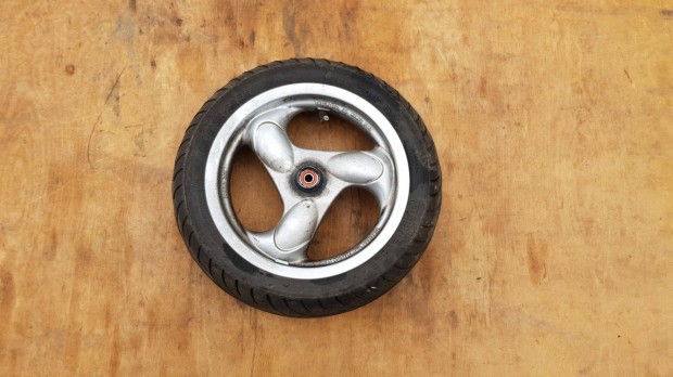 Kymco Grand Dink 250 els� ker�k