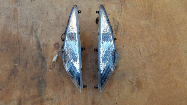 Kymco People GT 125 - 200 első irányjelző pár