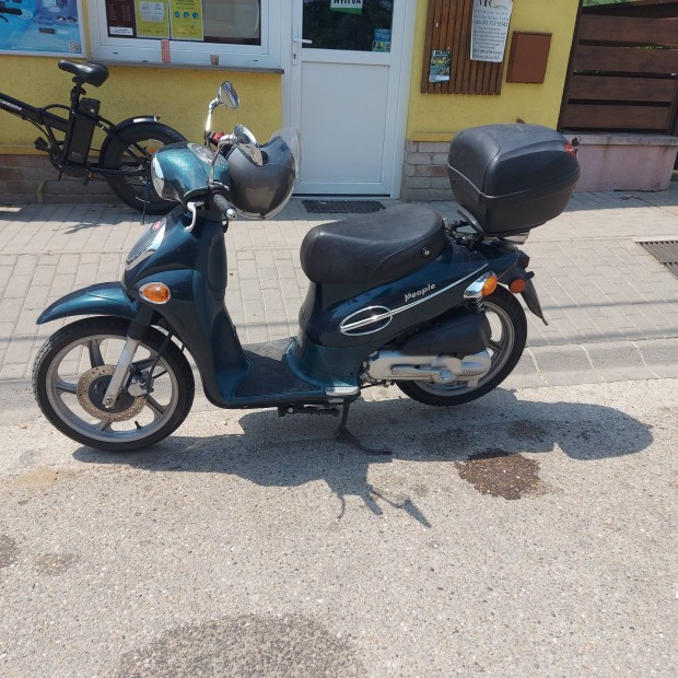 Kymco People robog� elad�.