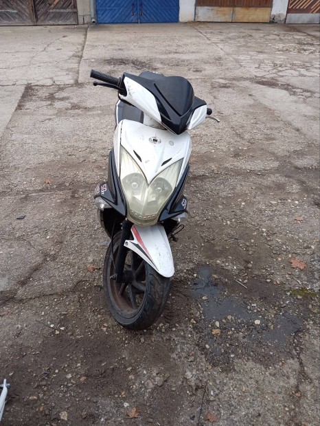 Kymco Super 8 2T egyben 