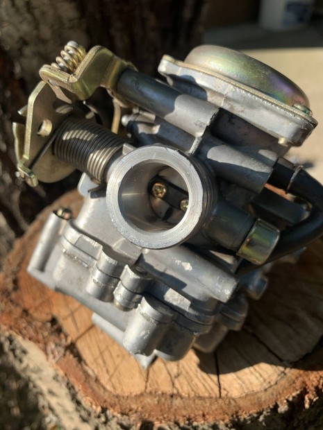 Kymco karburátor eladó .