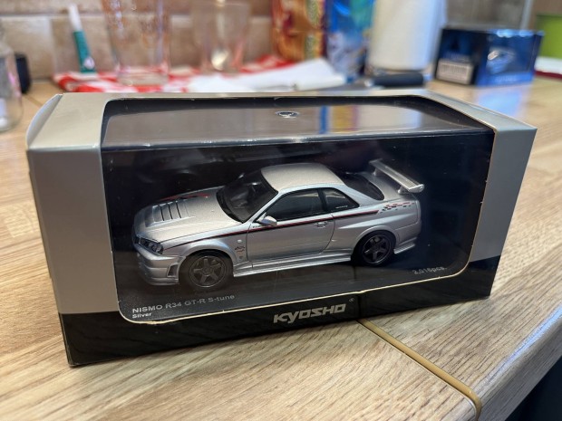 Kyosho 1:43 Nissan Skyline R34 GT-R S-Tune