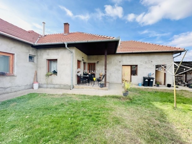 LAKITELEK CSENDES UTC�J�BAN FEL�J�TOTT K�D�RKOCKA H�Z ELAD�