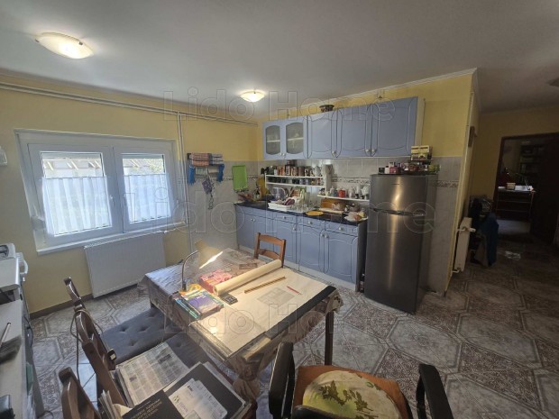 L�TR�NYBAN CSAL�DI H�Z ELAD�