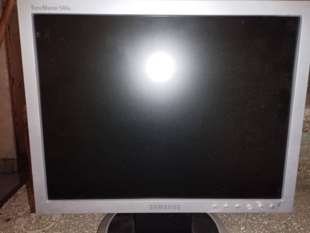 LCD Monitorok 15" col 2db