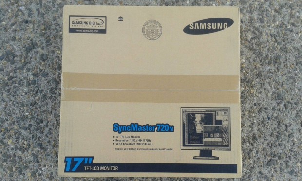 LCD monitor Samsung Syncmaster 720N 17