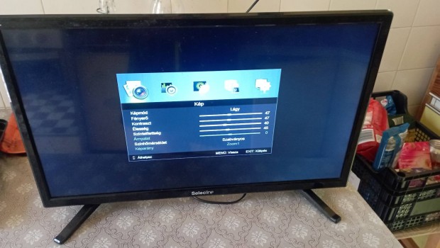 LCD tv 24" alkatrsznek 