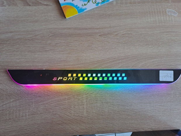 LED-es k�sz�b, bels� ajt�f�ny, sz�mos funkci�val (USB-C)