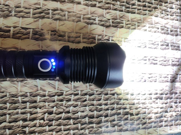 LED fém elemlámpa, USB töltés, 2 db 26650 vagy 18650 akkumulátor, 3 vi