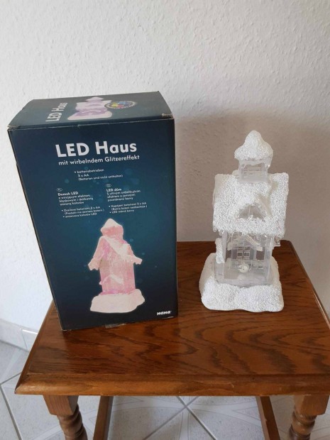 LED házi dísztárgy 9,5x9,5x25,5 cm 2500 Ft