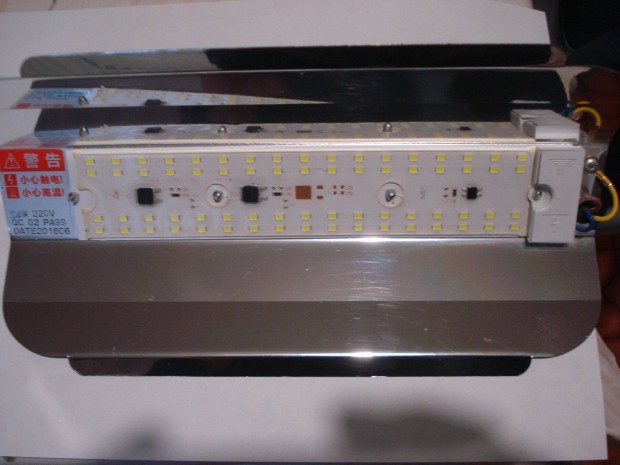 LED lámpa 20W