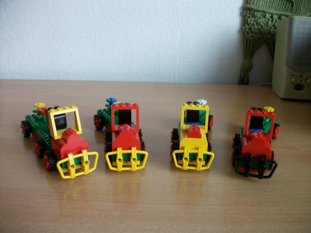 LEGO 4213 készletből vonatok