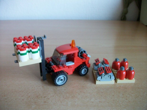 LEGO 7898-s készlet targoncája