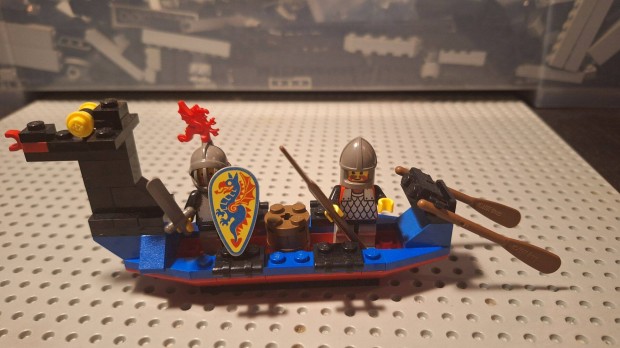 LEGO Castle 1547 black knight boat