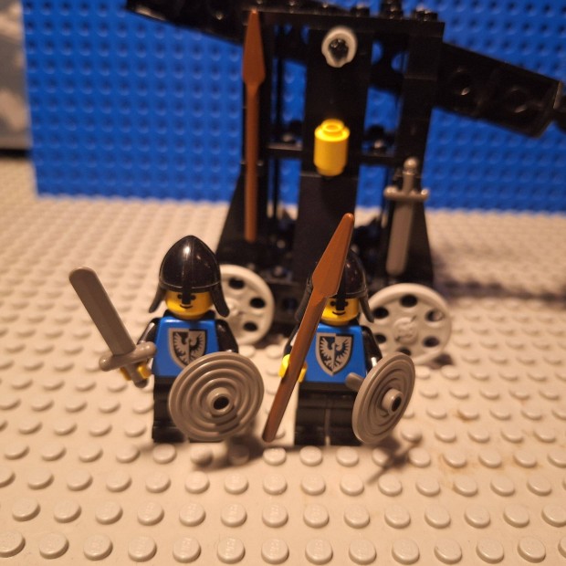 LEGO Castle 6030 catapult