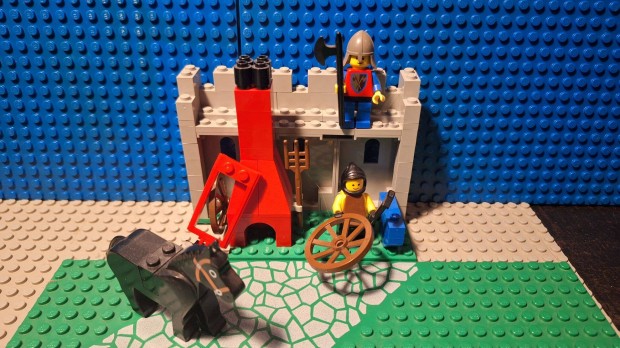 LEGO Castle 6040 blacksmith shop