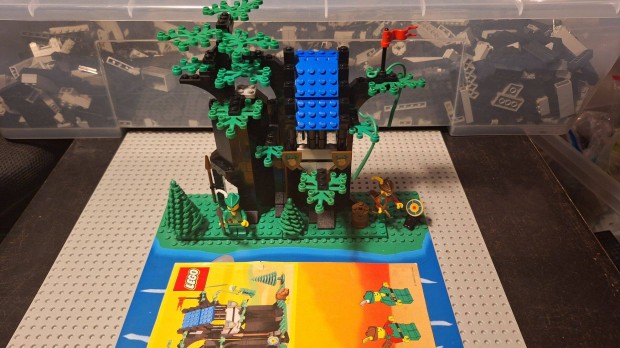 LEGO Castle 6054 forestmen hideout