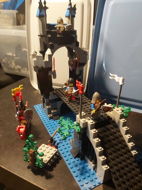 LEGO Castle 6078 royal drawbridge
