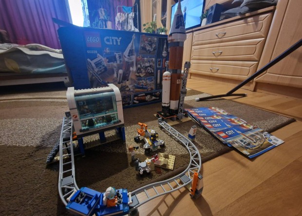 LEGO City 60228 Space Launch System