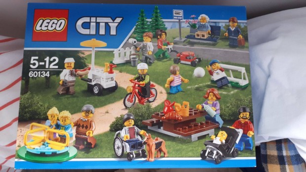 LEGO City - 60134 - Mka a parkban figuracsomag - bontatlan