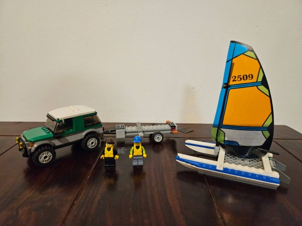 LEGO City - 60149 - 44 with Catamaran