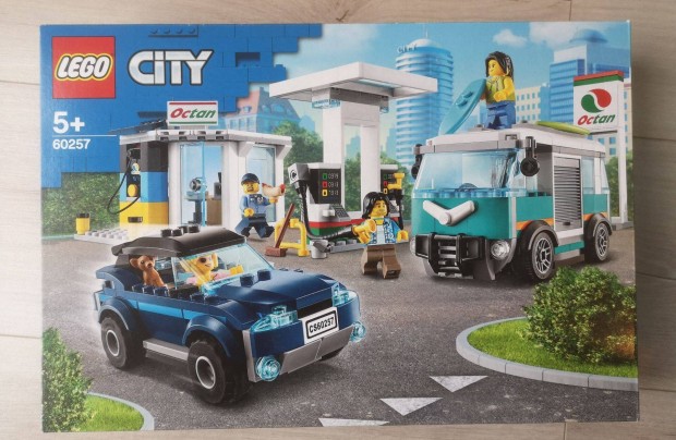 LEGO City - Benzinkt (60257)