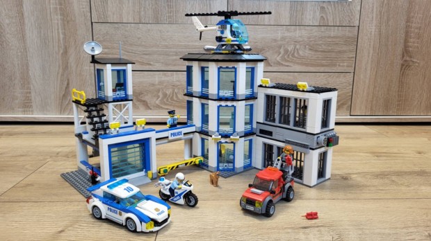 LEGO City - Rendrkapitnysg (60141)