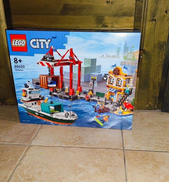 LEGO City - Tengerparti kikt teherszllt hajval (60422)